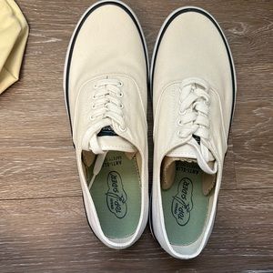 Never worn men’s 8.5 Sperry Topsiders